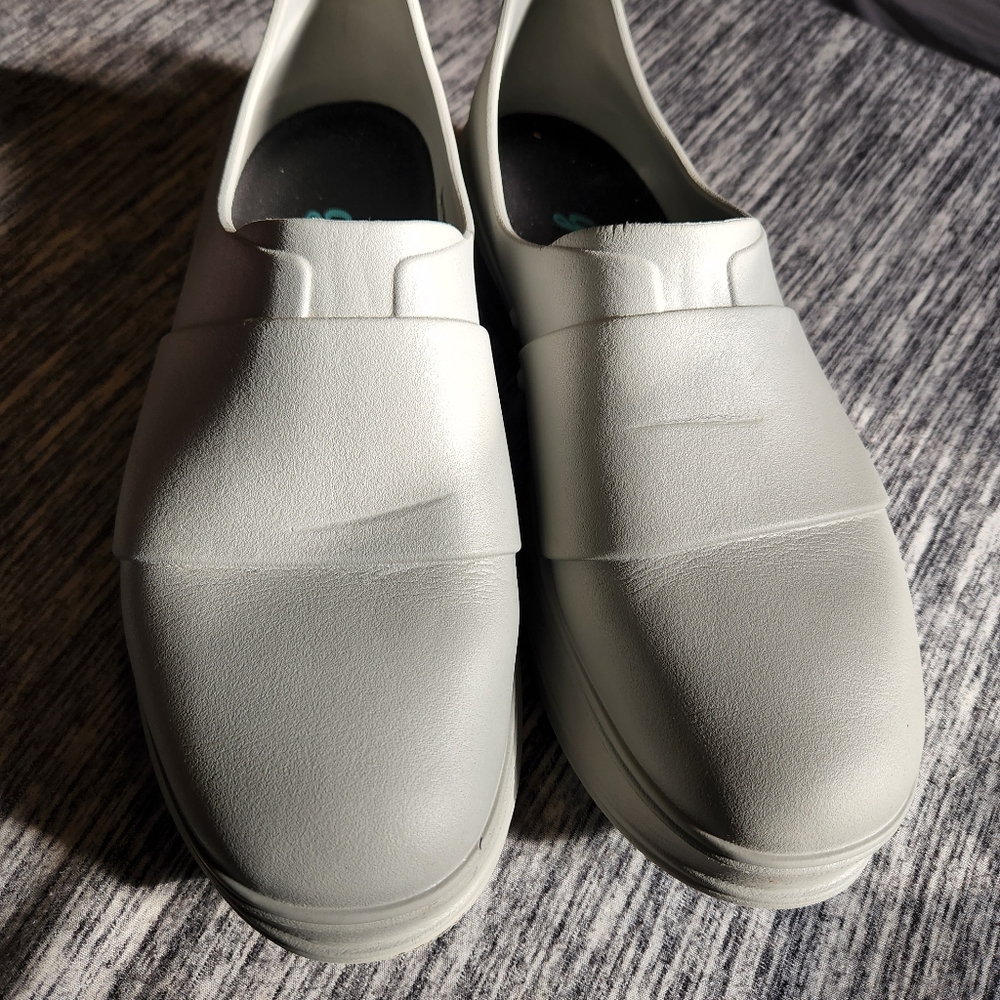 Gales PPE nursing shoes